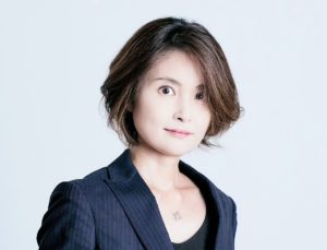 新井智美